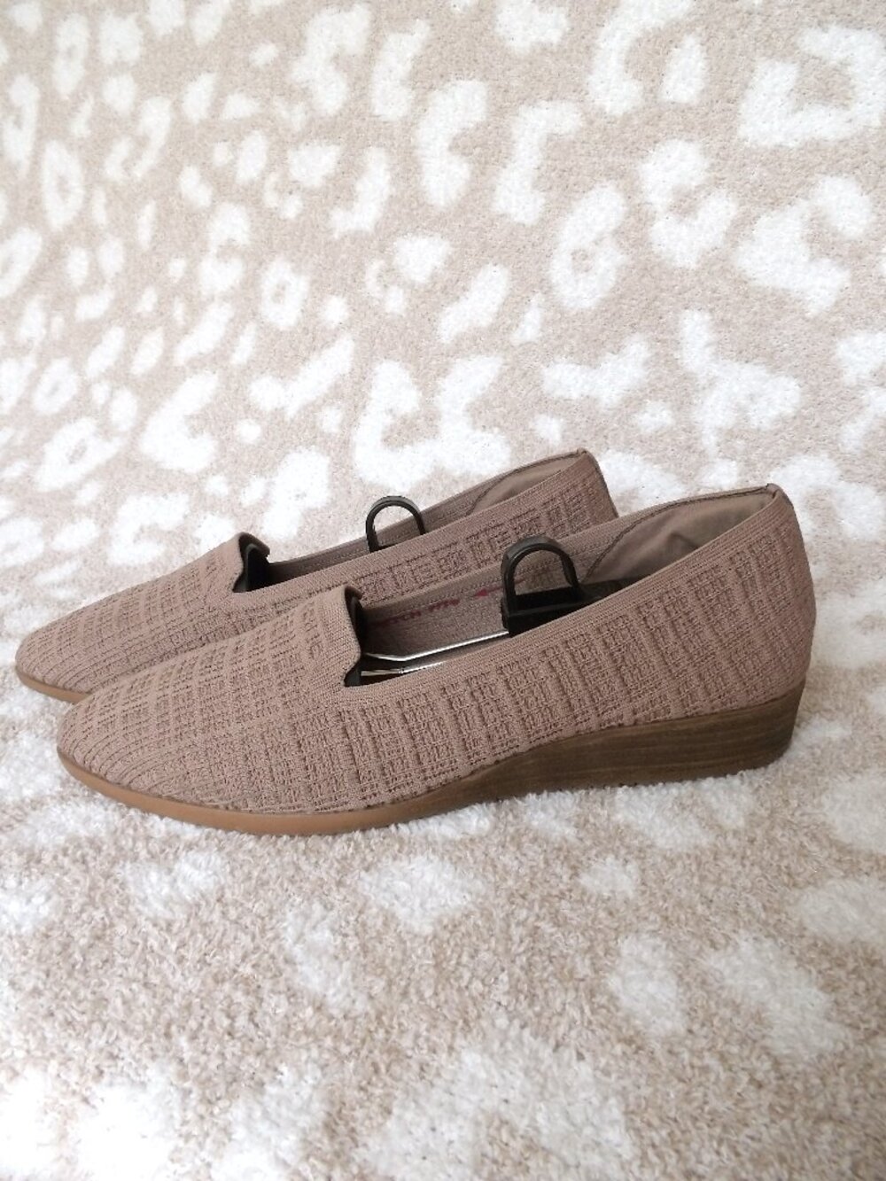 Skechers Modern Comfort Cleo Slip-On Wedges | Size 11 | Sawdust